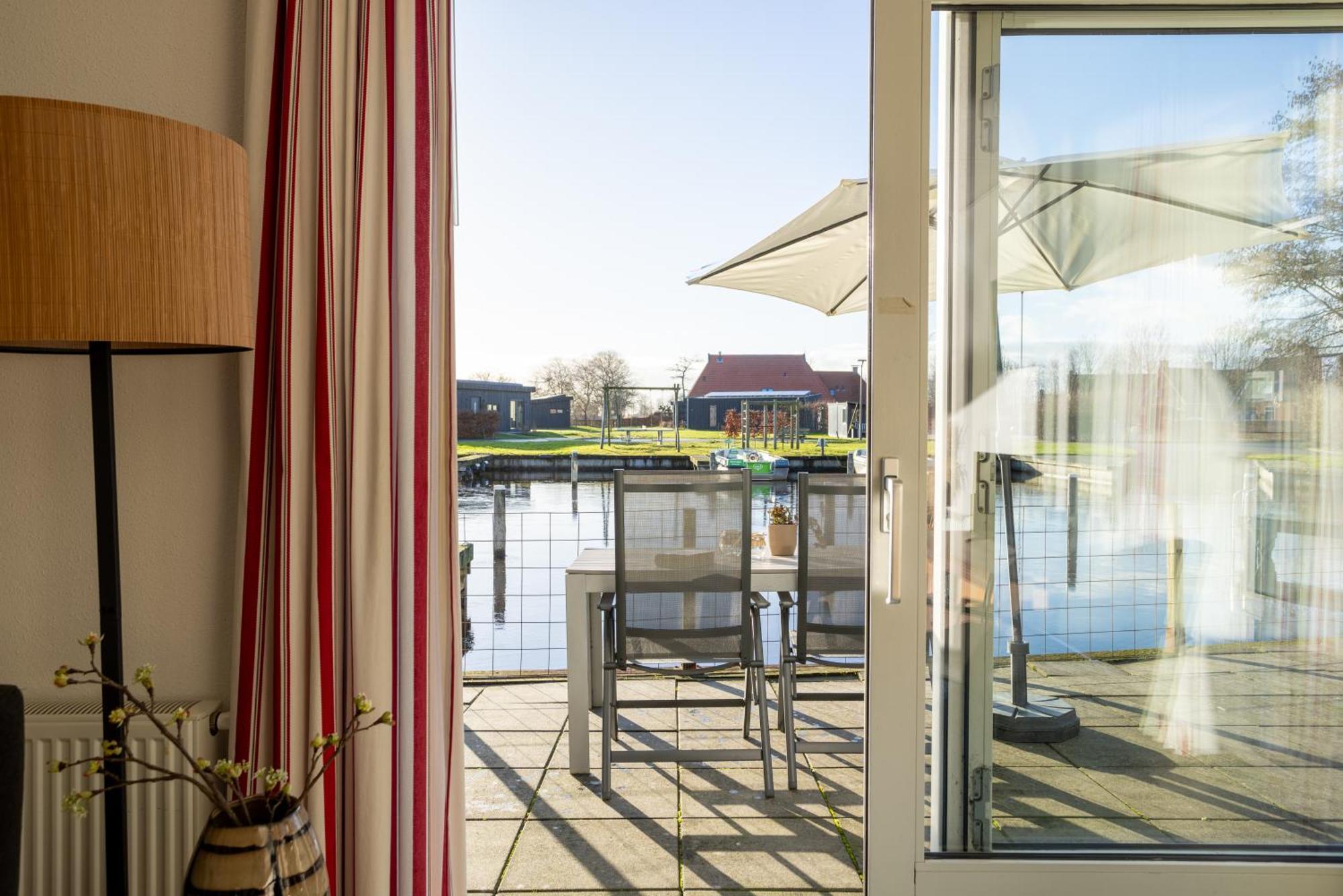 Waterpark Oan 'E Poel Bij Sneekermeer Terherne Bilik gambar
